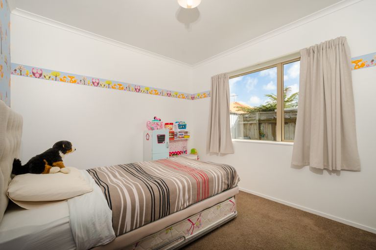 Photo of property in 114f Colwill Road, Massey, Auckland, 0614