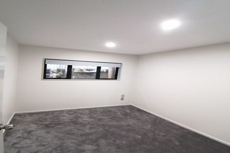 Photo of property in 21 Bangla Place, Massey, Auckland, 0614