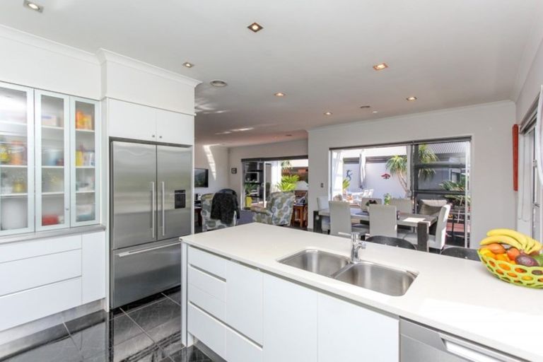 Photo of property in 20 Mangorei Road, Strandon, New Plymouth, 4312