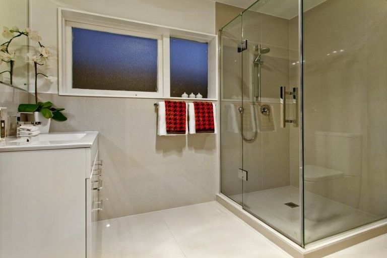 Photo of property in 134 East Coast Road, Forrest Hill, Auckland, 0620