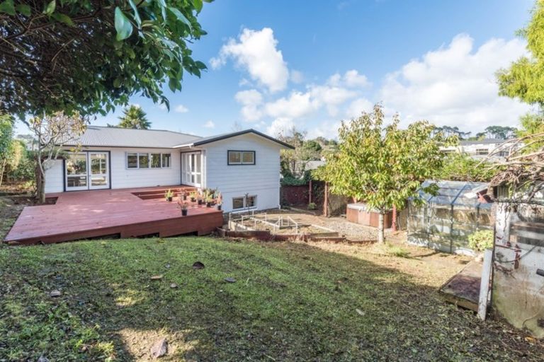 Photo of property in 70 Blakeborough Drive, Forrest Hill, Auckland, 0620