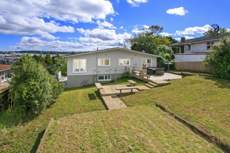 Photo of property in 24 Arrow Road, Forrest Hill, Auckland, 0620