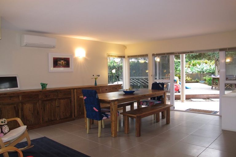 Photo of property in 1/15 Wilding Avenue, Northcote Point, Auckland, 0627