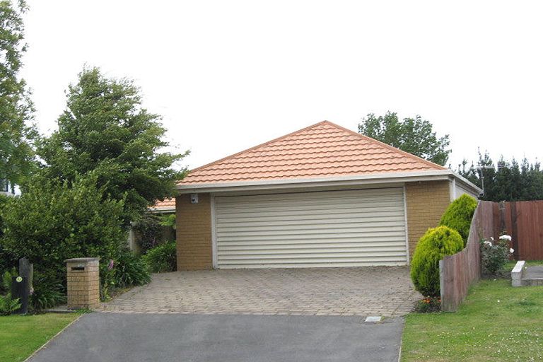 Photo of property in 19 Millcroft Place, Parklands, Christchurch, 8083