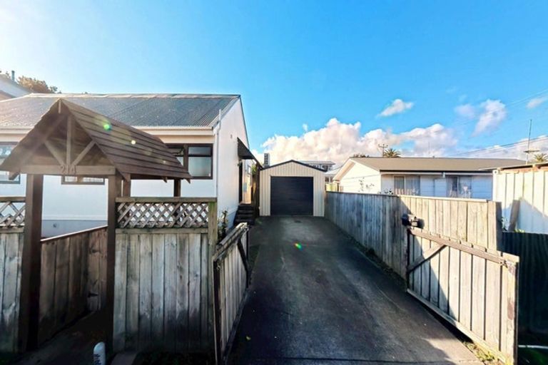 Photo of property in 214 Puriri Street, Castlecliff, Whanganui, 4501