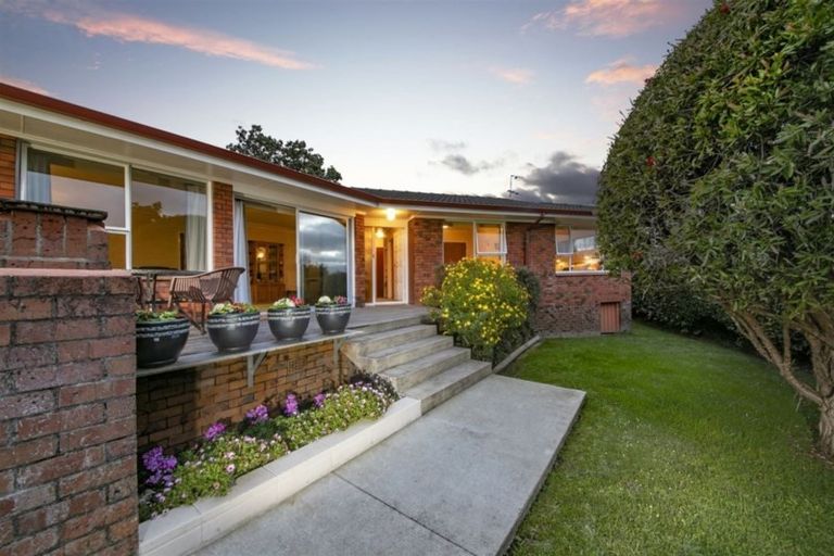 Photo of property in 17 Scanlen Terrace, Kelston, Auckland, 0602