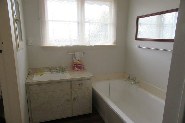 Photo of property in 4 Fairmile Place, Russley, Christchurch, 8042