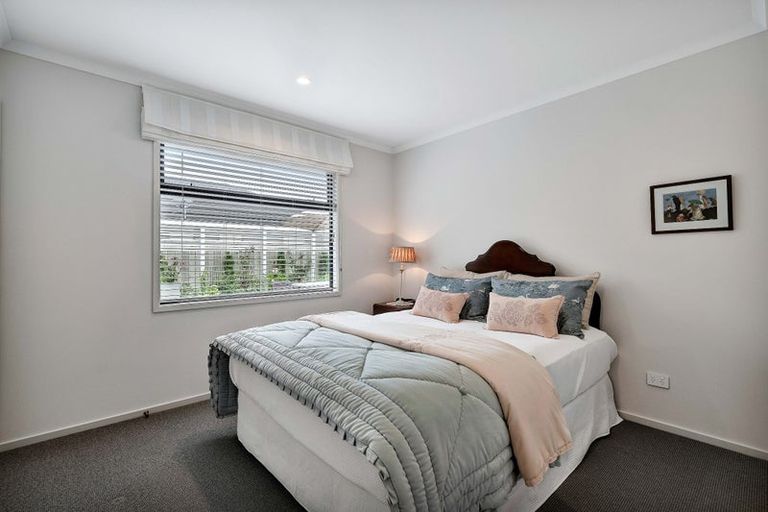 Photo of property in 425 Mangorei Road, Highlands Park, New Plymouth, 4312