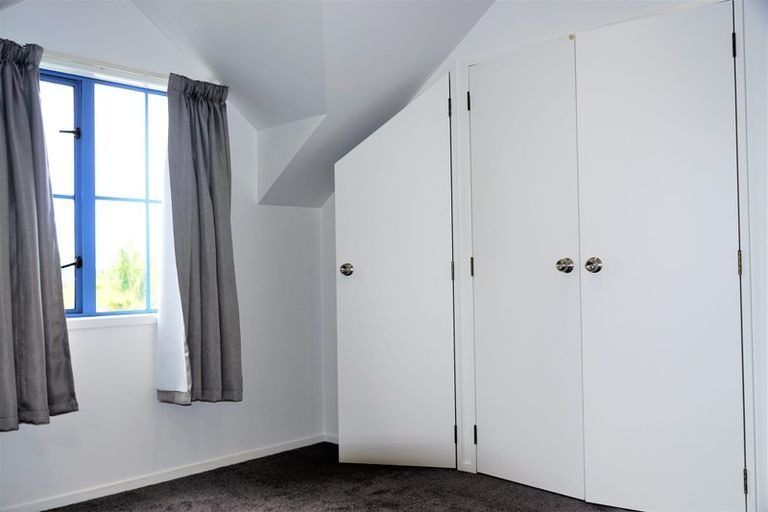 Photo of property in 2/19a Heathglen Place, Bayview, Auckland, 0629