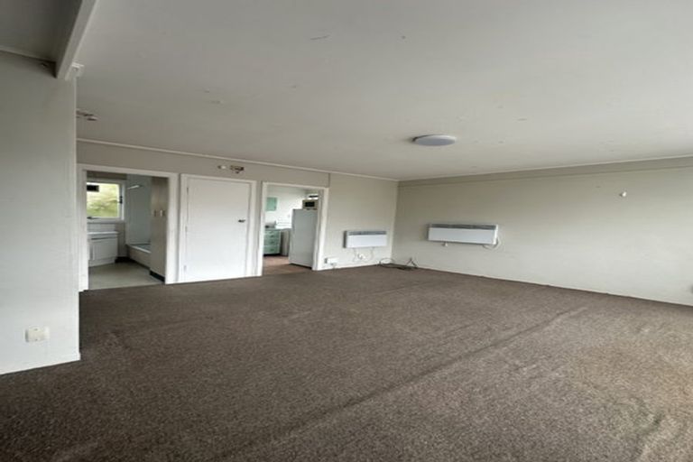 Photo of property in Churchill Flats, 213 The Terrace, Wellington Central, Wellington, 6011