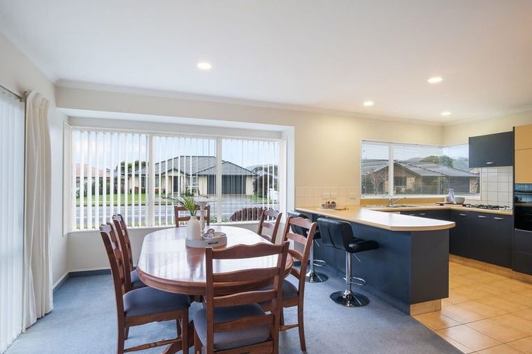 Photo of property in 86 Guildford Drive, Paraparaumu, 5032