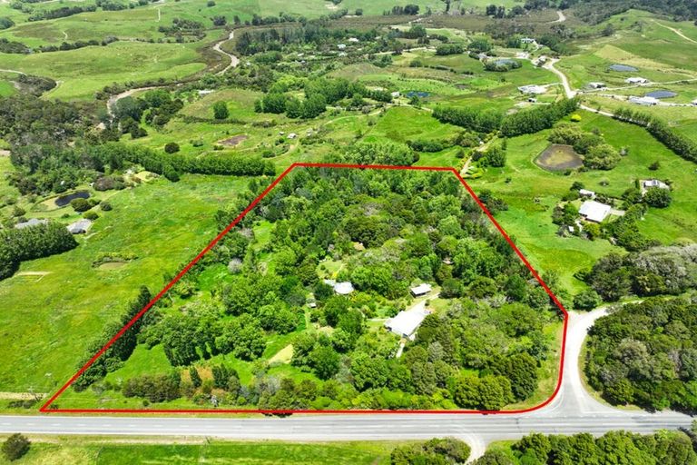 Photo of property in 4 Te Pahi River Drive, Paparoa, Maungaturoto, 0583