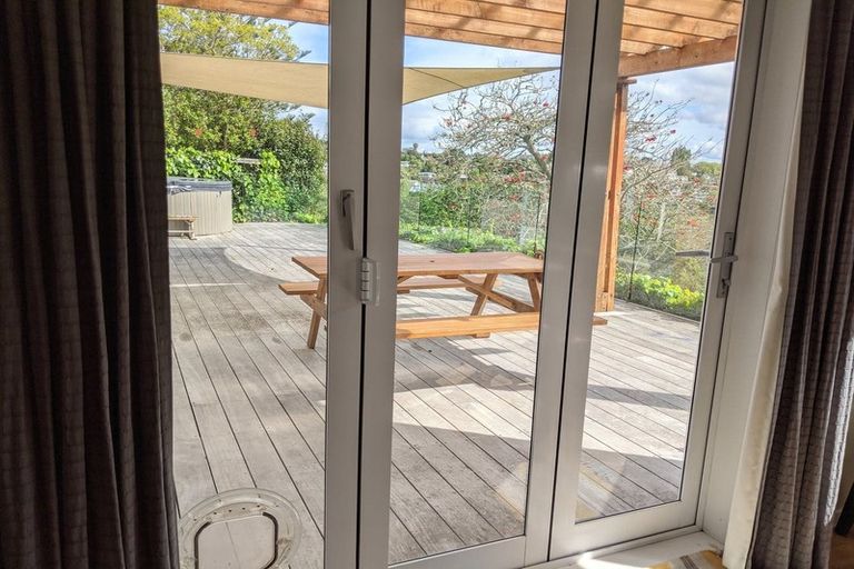 Photo of property in 90 Exmouth Road, Northcote, Auckland, 0627