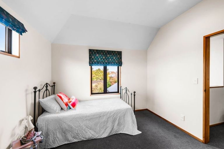 Photo of property in 140 Memorial Avenue, Burnside, Christchurch, 8053