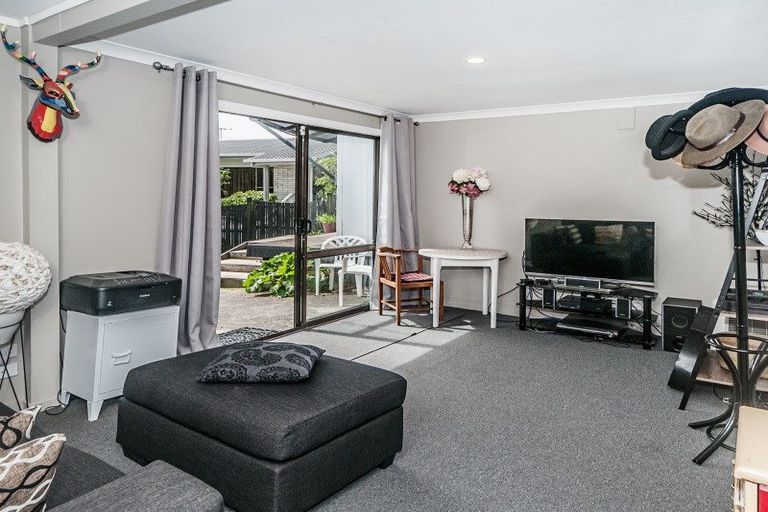 Photo of property in 10 Marendellas Drive, Bucklands Beach, Auckland, 2014