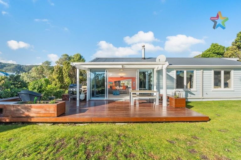 Photo of property in 51 Howard Road, Point Howard, Lower Hutt, 5013
