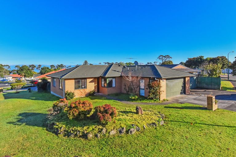 Photo of property in 2 Reyland Close, Weymouth, Auckland, 2103