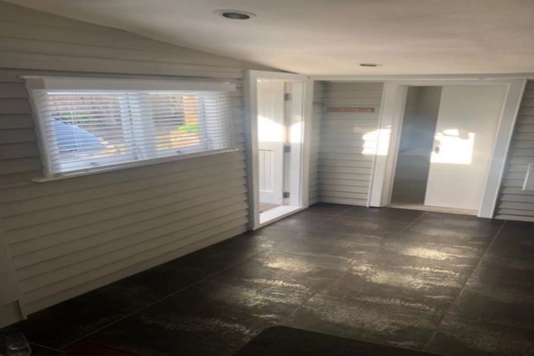 Photo of property in 1/130 Onewa Road, Northcote, Auckland, 0627