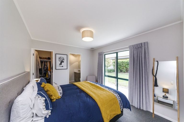 Photo of property in 102 Roberts Line, Kelvin Grove, Palmerston North, 4414