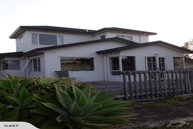 Photo of property in 5 Tyrico Close, Unsworth Heights, Auckland, 0632