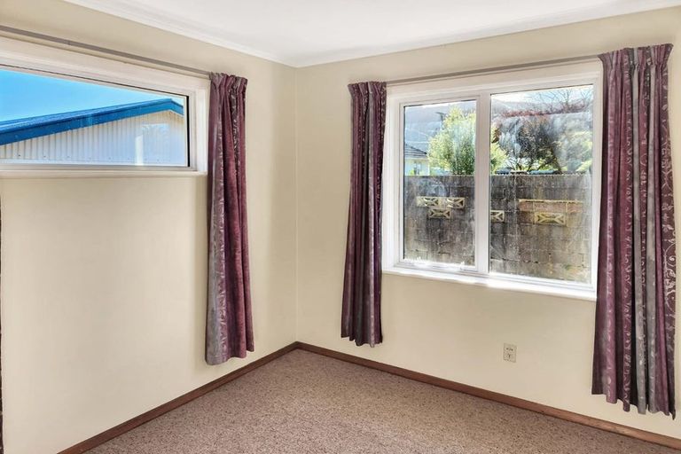 Photo of property in 51 Totara Park Road, Clouston Park, Upper Hutt, 5018