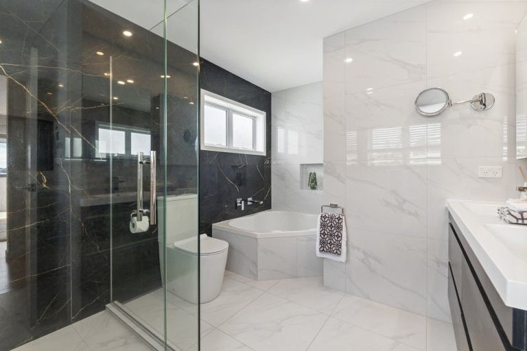 Photo of property in 2/2 Milton Road, Northcote Point, Auckland, 0627