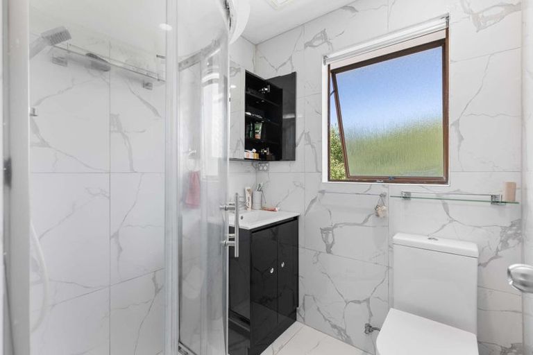 Photo of property in 13 Waari Avenue, Sunnyvale, Auckland, 0612