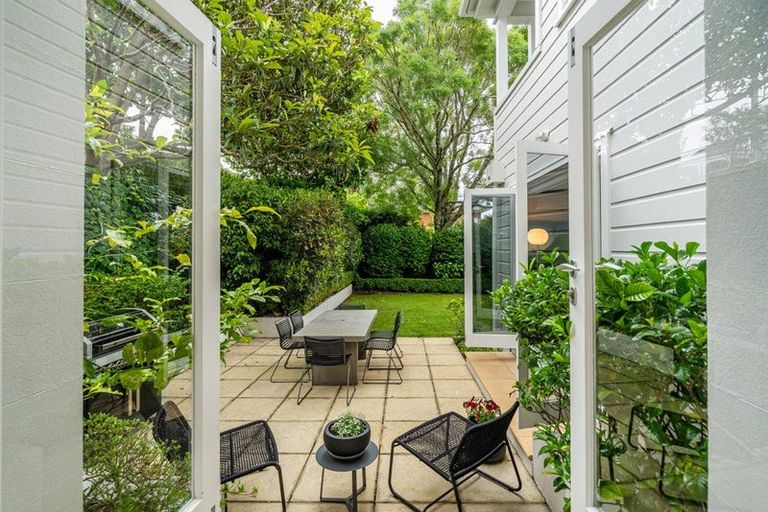 Photo of property in 73 Hinemoa Street, Birkenhead, Auckland, 0626