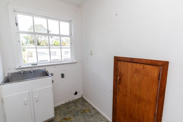 Photo of property in 13 David Crescent, Karori, Wellington, 6012