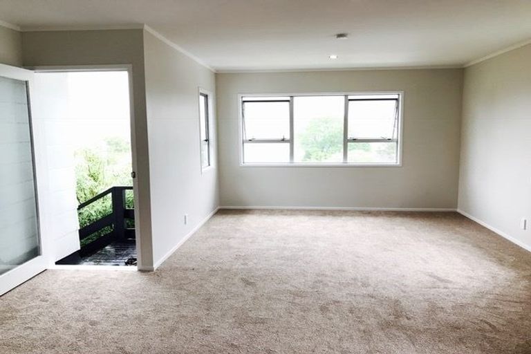 Photo of property in 43 Cedar Heights Avenue, Massey, Auckland, 0614