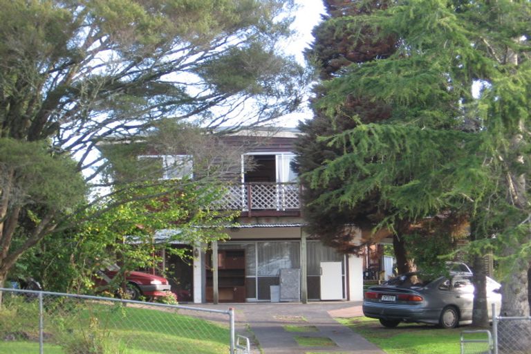 Photo of property in 11 Parrs Cross Road, Henderson, Auckland, 0612