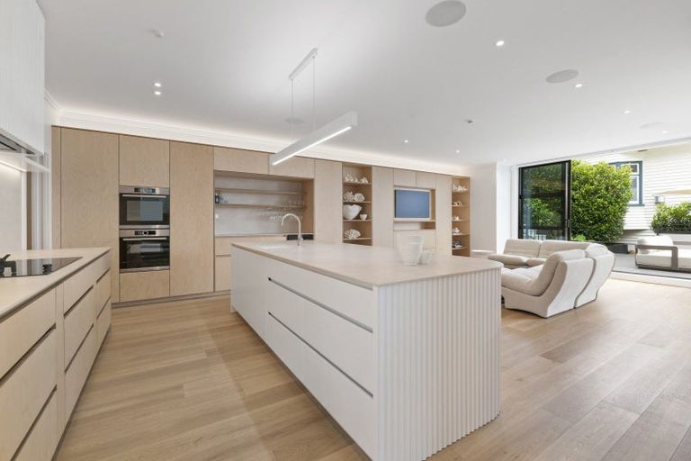 Photo of property in 14c Alfred Street, Northcote Point, Auckland, 0627