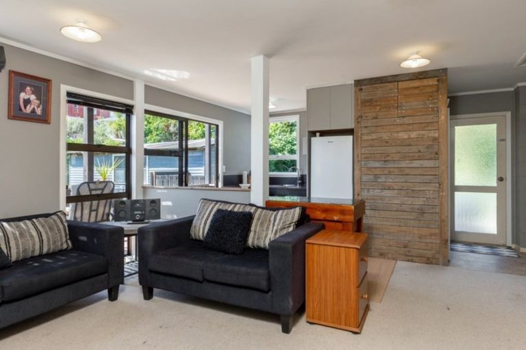 Photo of property in 19 Broadway, Picton, 7220