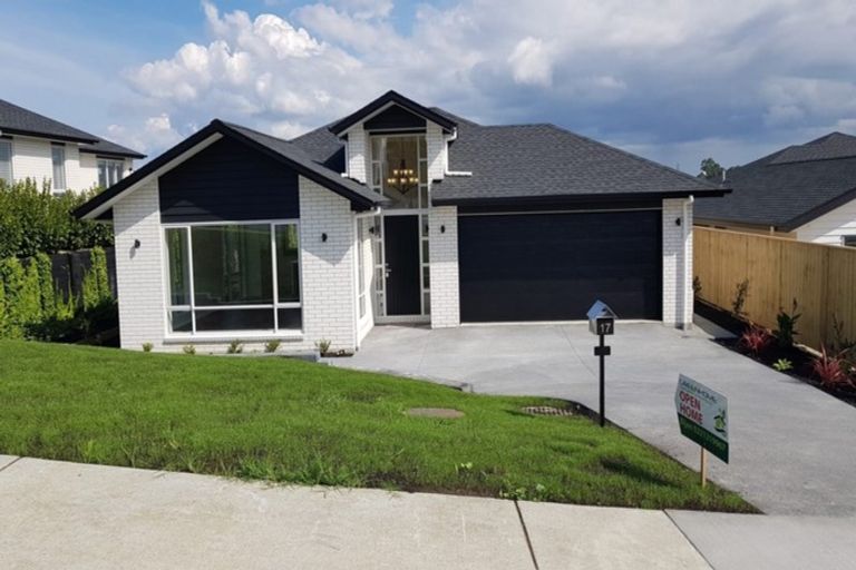 Photo of property in 17 Boocock Crescent, Orewa, 0931