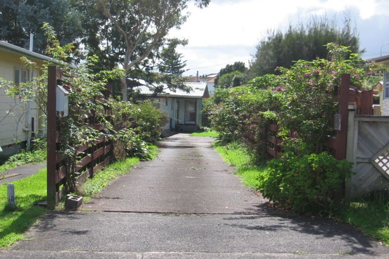 Photo of property in 3a John F Kennedy Place, Glen Eden, Auckland, 0602