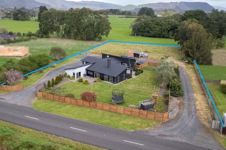 Photo of property in 51 Waikawa Beach Road, Manakau, Levin, 5573