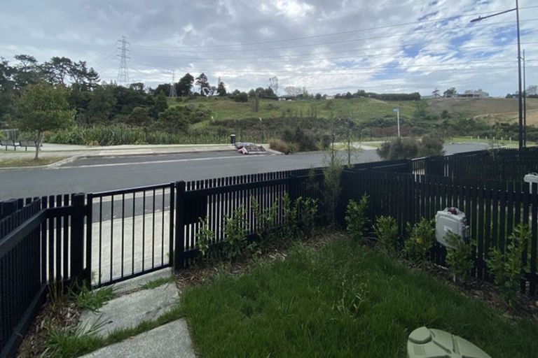 Photo of property in 10 Tuputupu Drive, Kumeu, 0810