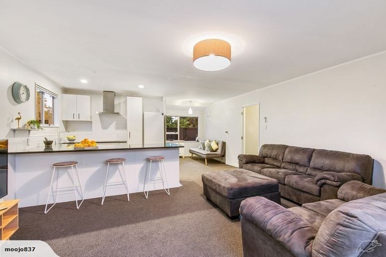 Photo of property in 2/13 Hamurana Place, Te Atatu Peninsula, Auckland, 0610
