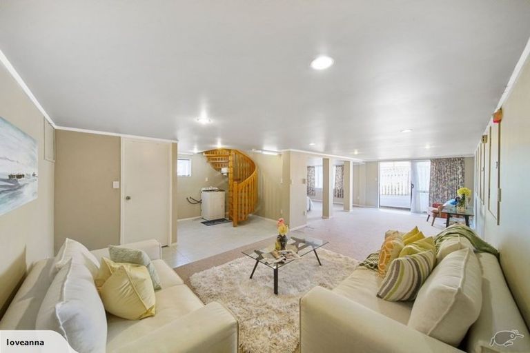 Photo of property in 16 Ransom Smyth Drive, Goodwood Heights, Auckland, 2105