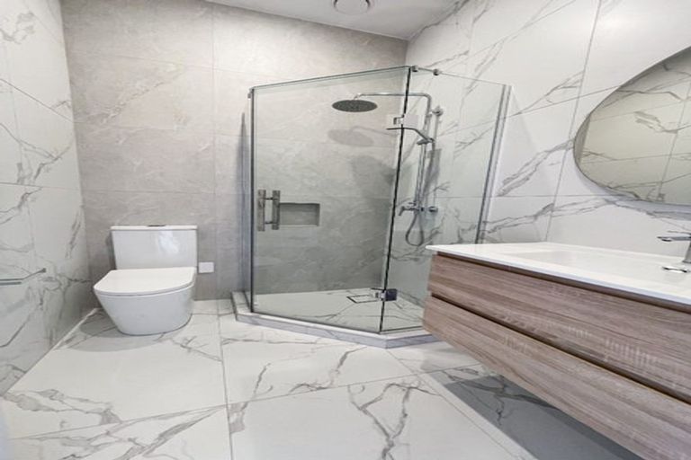 Photo of property in 27e Dawnhaven Drive, Te Atatu Peninsula, Auckland, 0610