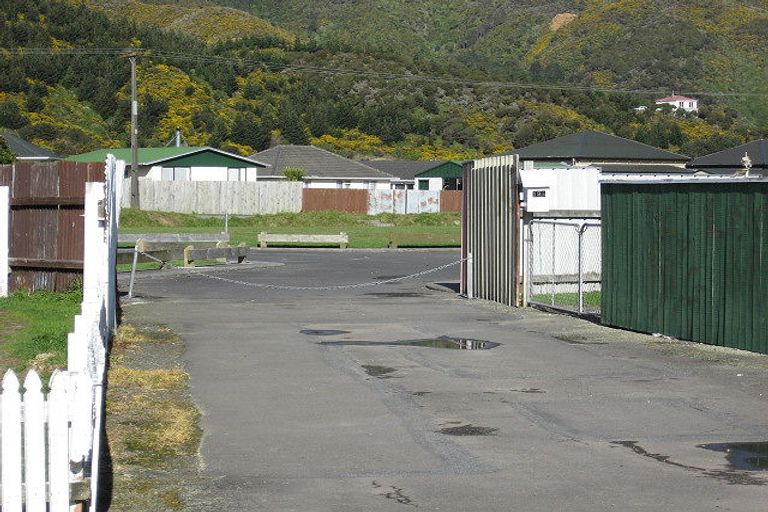Photo of property in 12b Matthews Road, Wainuiomata, Lower Hutt, 5014