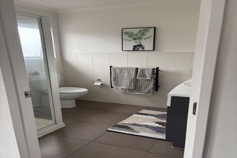 Photo of property in 65 Rising Parade, Fairview Heights, Auckland, 0632