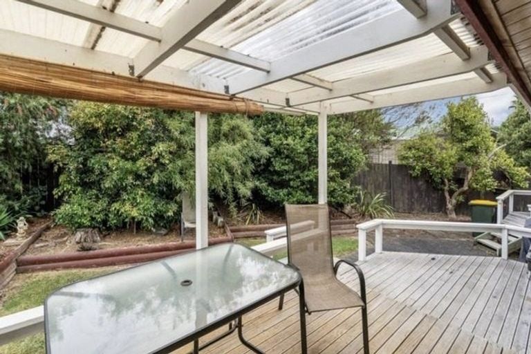 Photo of property in 3 St Annes Crescent, Wattle Downs, Auckland, 2103