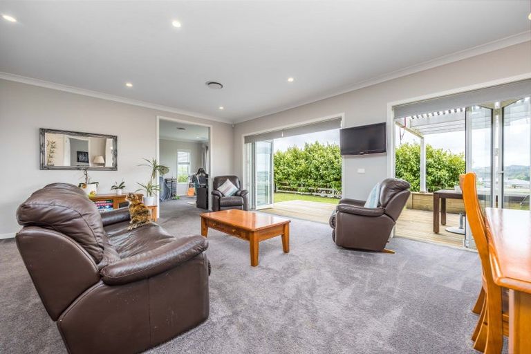 Photo of property in 76 Madison Terrace, Silverdale, 0932