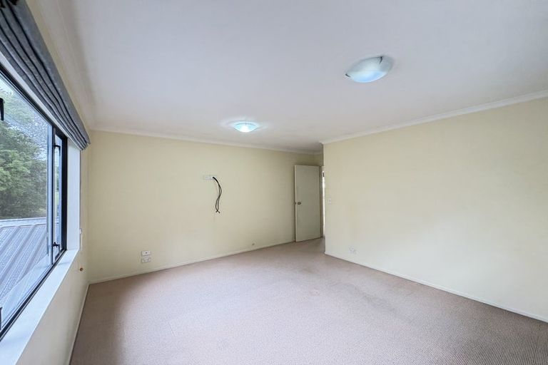 Photo of property in 30 Royal View Road, Te Atatu South, Auckland, 0610