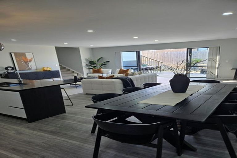 Photo of property in 27 Surf View Crescent, Red Beach, 0932