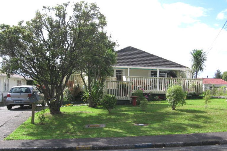 Photo of property in 8 Alma Street, Te Atatu South, Auckland, 0610