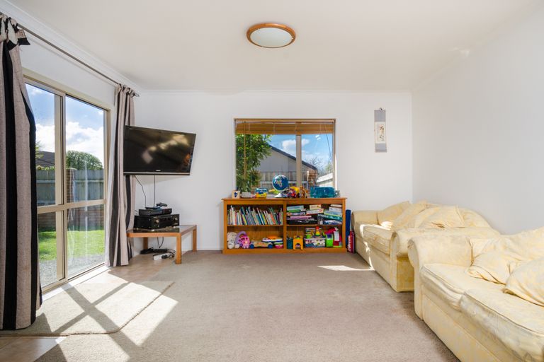 Photo of property in 114f Colwill Road, Massey, Auckland, 0614