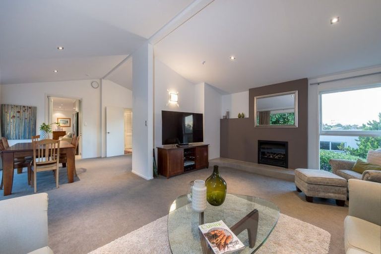 Photo of property in 7 Christensen Place, Forrest Hill, Auckland, 0620