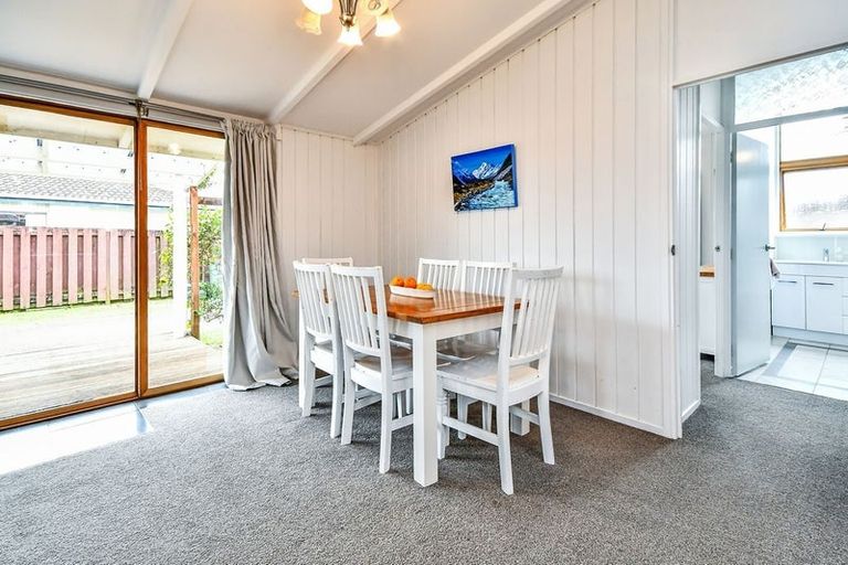 Photo of property in 8 Booker Place, Weymouth, Auckland, 2103